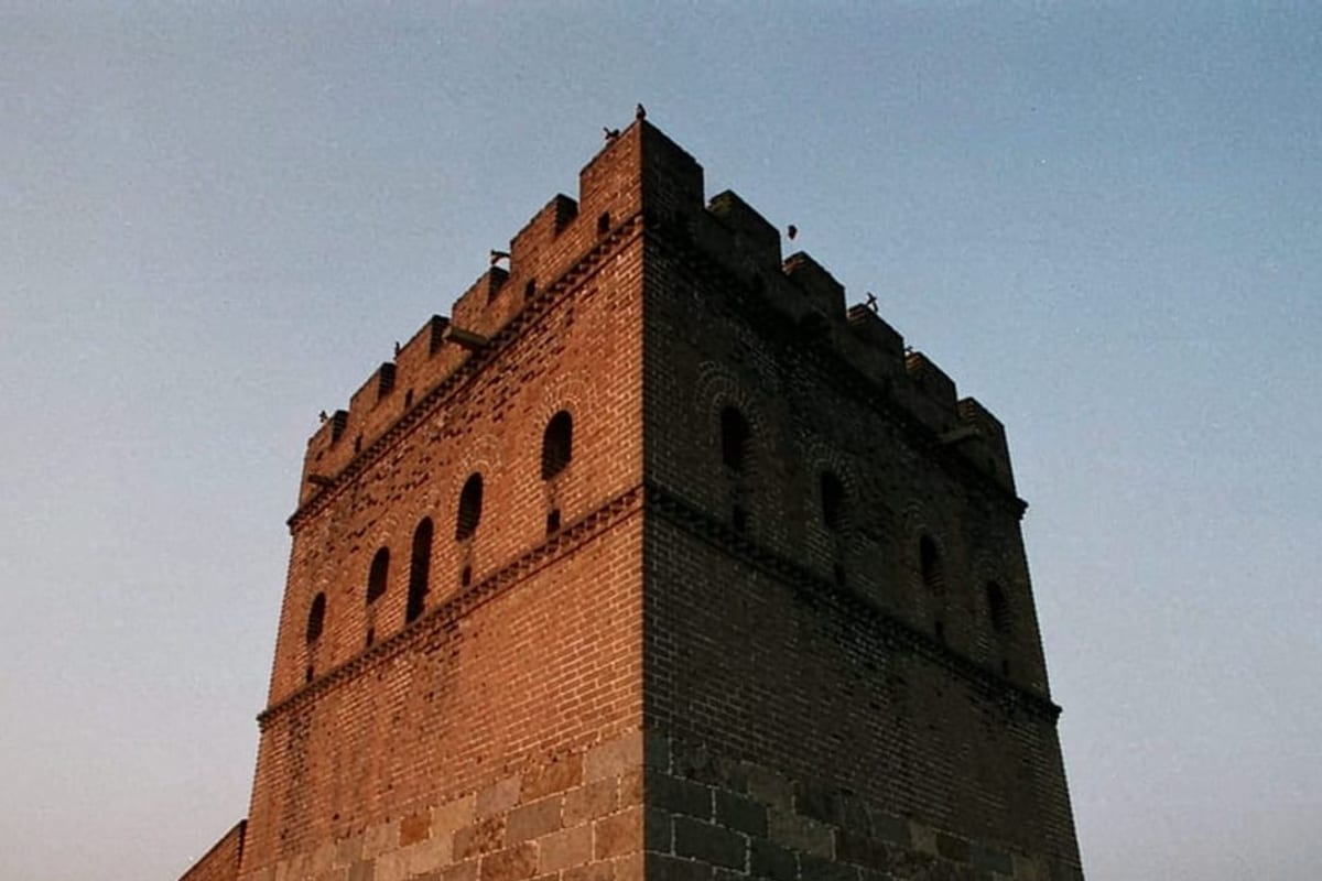 Torre de vigia da Muralha da China ao anoitecer